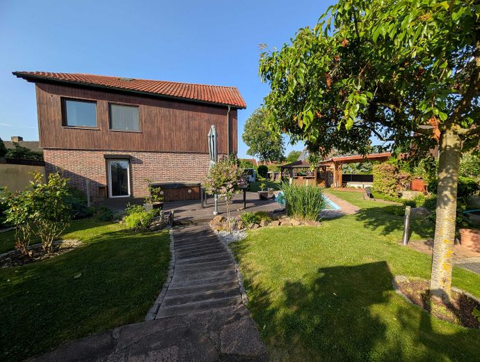 Wohnparadies Mehrgeneration Solar PV/Thermie, 80kWh Speicher, 2 Carport, Pool, WoMo-Platz – v. Werkstatt z. Haus Norden