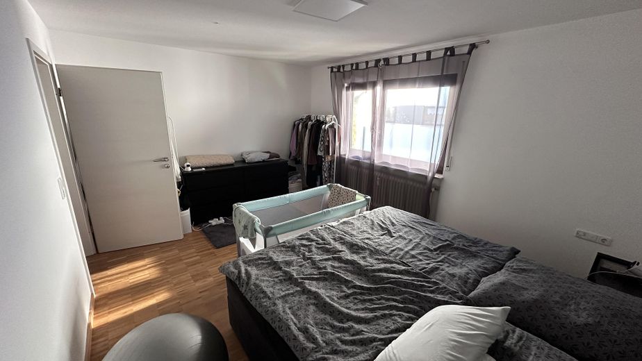 Von privat - Gepflegte, renovierte 3-Zimmer Wohnung mit Balkon in Tamm – Schlafzimmer 16 qm
