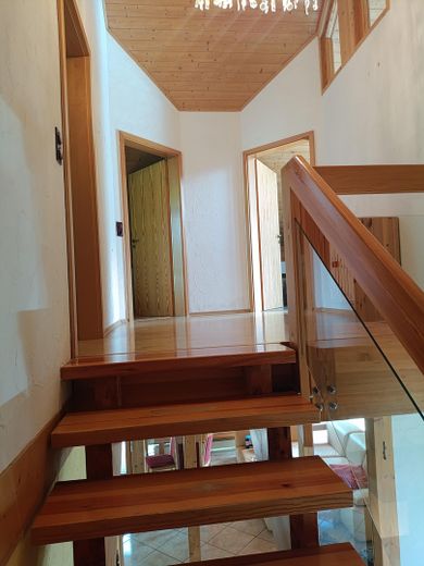 Einzigartiges Holzhaus im Grünen in Randlage und doch zentral – Foto 35