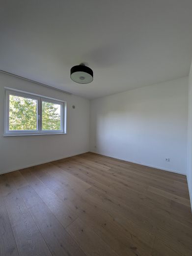 Moderno appartamento di 2 locali con ampio balcone e posto auto in garage sotterraneo a Monaco-Obermenzing – senza commissioni – Schlafzimmer