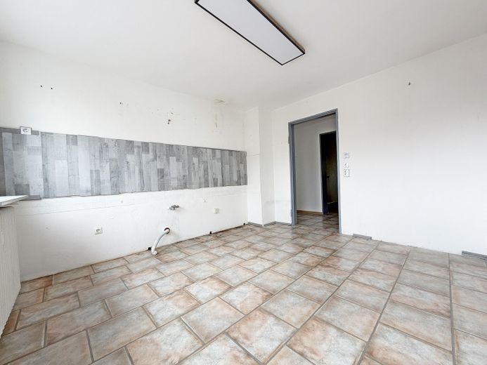 ¡Su proyecto de renovación en Friesenheim: 3 habitaciones con balcón en una ubicación tranquila! – Küche