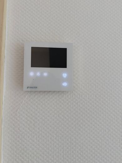 Apartamento de 2 habitaciones recién renovado con balcón y cocina equipada en Koblenz-Horchheim – Türöffner