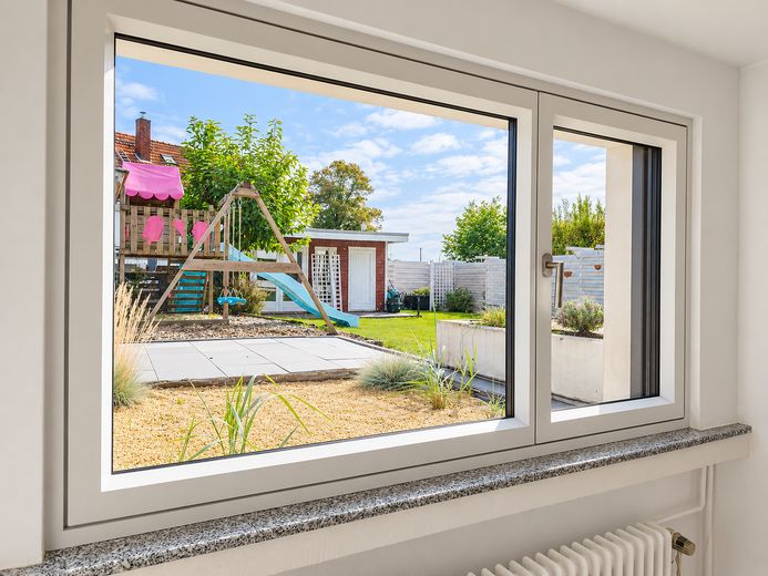 Appartamento di proprietà con terrazza esposta a sud e garage in casa bifamiliare – senza provvigione – Blick aus dem Schlafzimmer