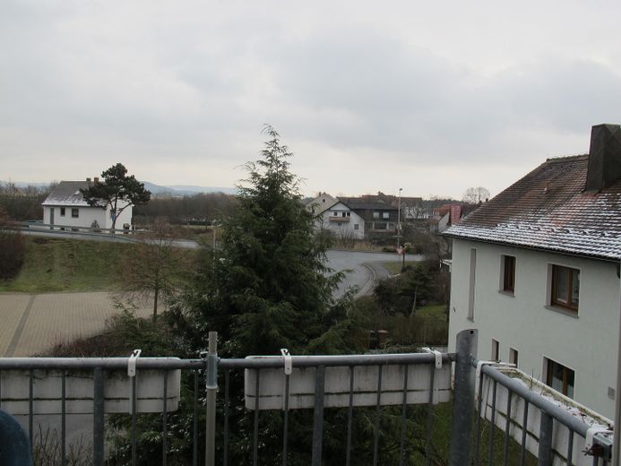 helle moderne DG 4 Zi im Ort Hirschaid auch Eigennutzung, Hobbykeller, 2 Bakone, Garage – Ausblick Balkon 1