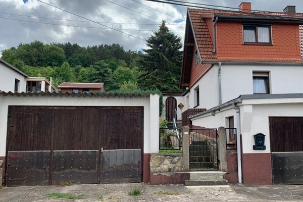 Bliźniak na Hofferbertaue z ogrodem o powierzchni 1202 m²