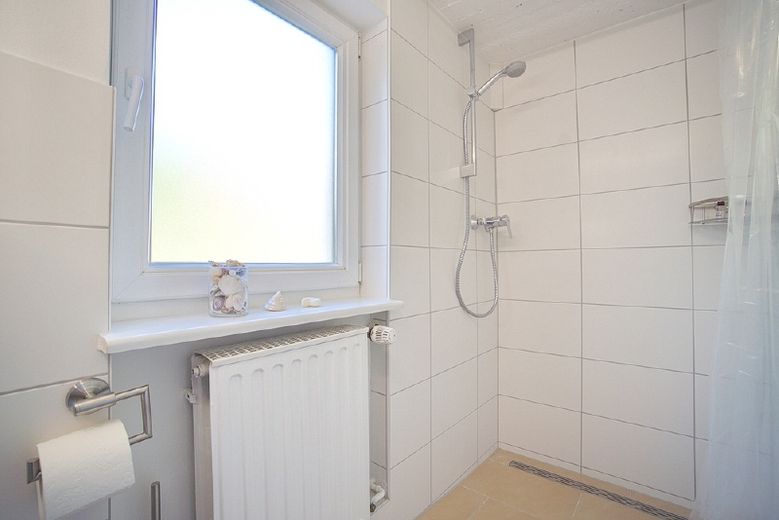 Charmantes kleines Haus im Grünen, renoviert und gut möbliert, PKW-Stellplatz möglich – 42cbe16a924161c09dfab3fb2b96666c2ed6dafb.jpg