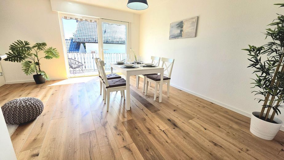 Einziehen und wohlfühlen, bezugsfertige Maisonette mit Balkon und Garten ✅provisionsfrei✅ – Essbereich Balkon
