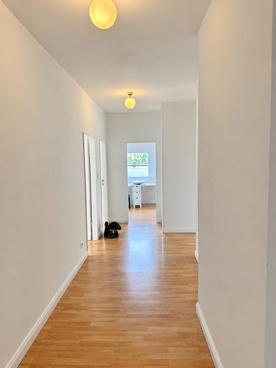 Freie 4-Zimmer-Wohnung Dachgeschoss/2. OG mit Südwestterrasse und Gartenblick – Flur