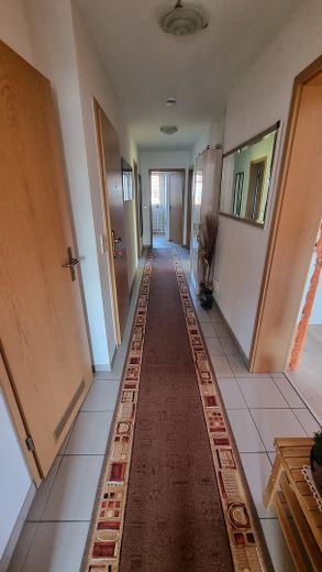 Flur (links Wohnungstüre)