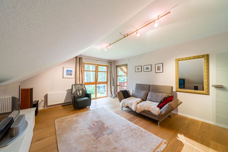 TOP ! Gifhorn-Winkel:  Exklusive Landhausvilla  mitten in der Natur ! – Zimmer 2 mit Zugang Balkon OG