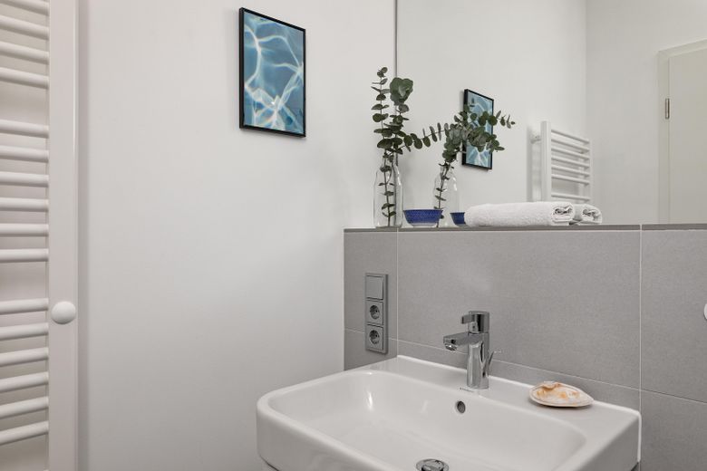 Berlin-Mitte'de özel teraslı modern daire – hemen taşınmaya hazır ve komisyonsuz – Badezimmer