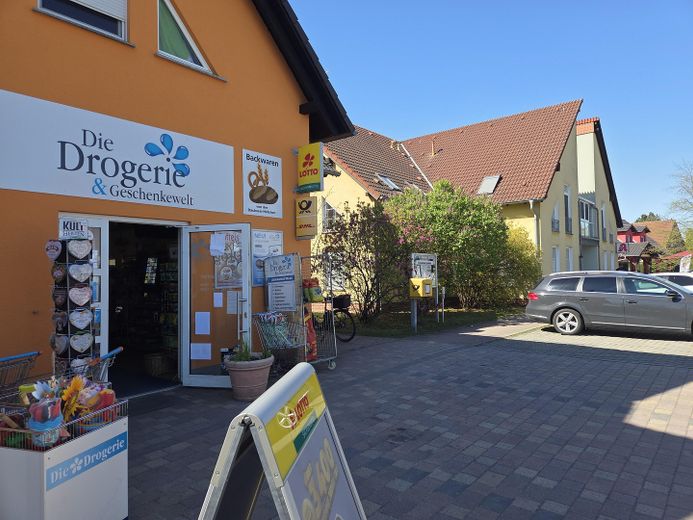Von Privat: Mehrfamilienhaus mit 24WE in Gemeindekern von 02959 Schleife – Drogerie in Straße ggü des MFH