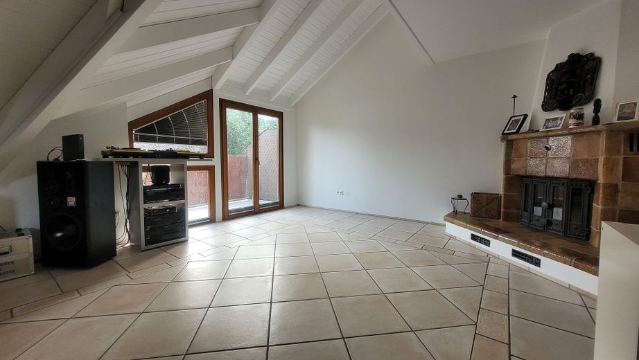 Moderne Maisonette „Am Weinfass“: Komplett renoviert mit flexiblem Wohnkonzept – Gemütlicher Wohnbereich