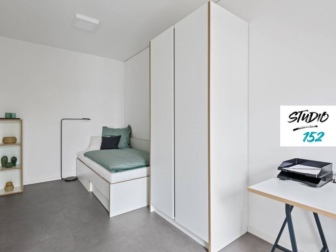 Students only: Zimmer in 2er-WG mit EBK, ALL-IN-MIETE, UVM. bei STUDIO 152 im Wiesbadener Rheingauviertel – Ansicht I: Schlaf- und Arbeit…
