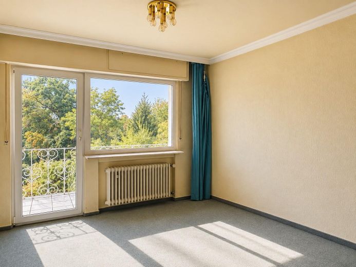>700 m² “Daha güzeli olamaz!” konumunda, korunabilecek veya yeniden tasarlanabilecek büyük evle – Kind 1
