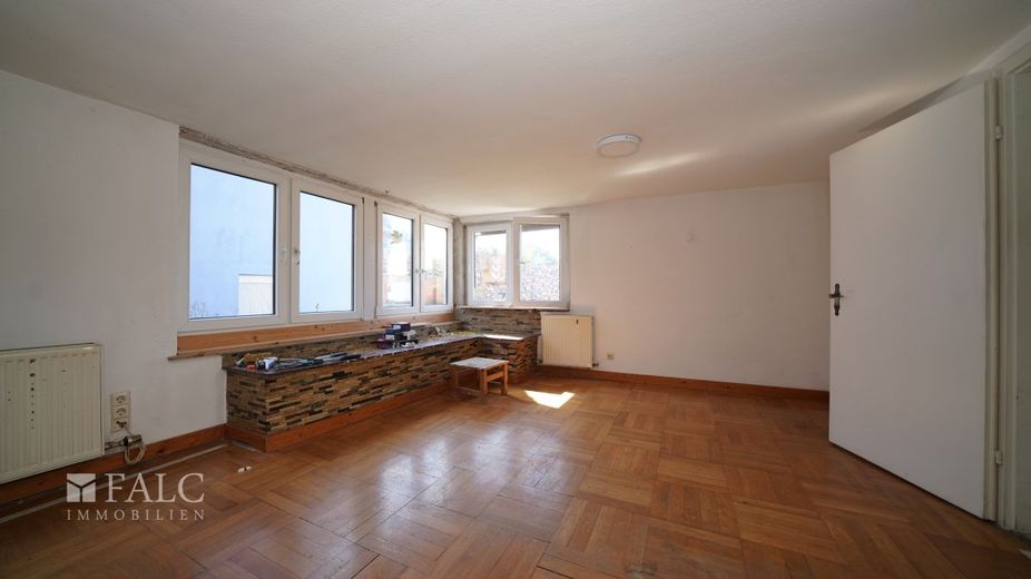 Seltene Chance: Renovieren oder Umgestalten - FALC Immobilien Heilbronn – Wohnzimmer momentan