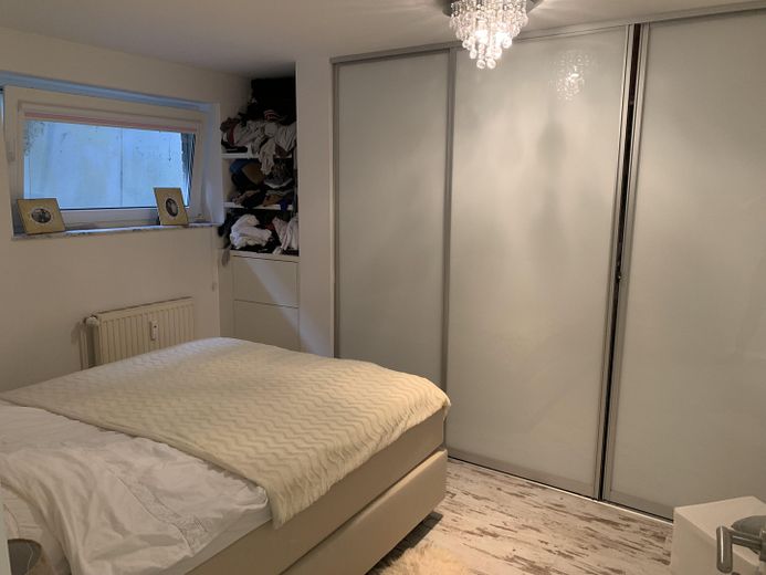 Schlafzimmer mit Einbauschrank