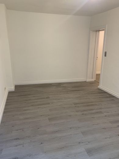 شقة مجددة حديثًا من غرفتين في الطابق الأرضي المطل على الحديقة مع مطبخ مجهز جديد – Zimmer 2