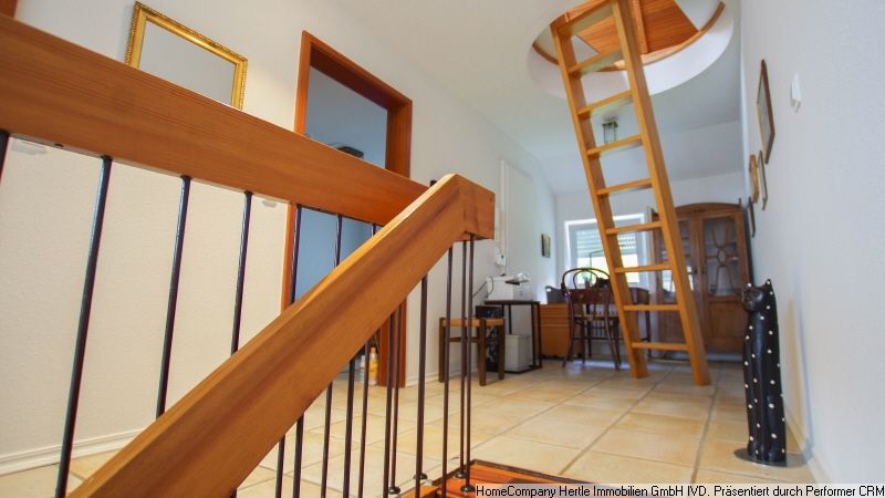 Spacieuse maisonnette au design loft très lumineux et ouvert, avec grand balcon ainsi qu’un mobilier vintage élégant, pour 3 à 12 mois à proximité immédiate du Lorettoberg, dans le quartier de Wiehre à Fribourg – 65b50f3d9a66b03bb706a8817d46349f770dd8a9.jpg