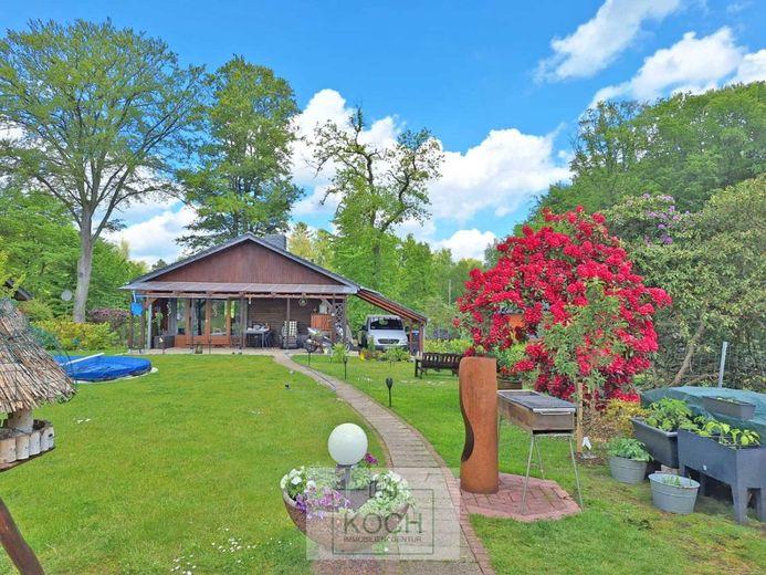 Wohn-/ Ferienhaus in absolut ruhiger Lage – Gartenansicht