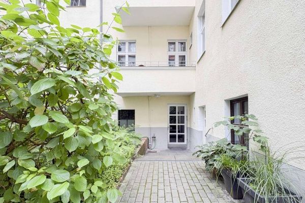 Bezugsfreie 2-Zimmer-Wohnung mit Balkon in ruhiger Gartenhauslage und Fernwärme in Friedenau