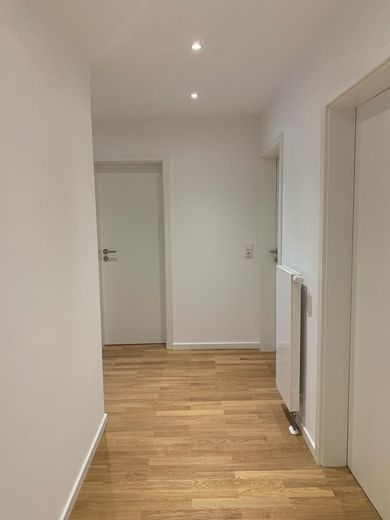 Appartamento con 3 locali, bella cucina componibile e ampio balcone in affitto! – Flur