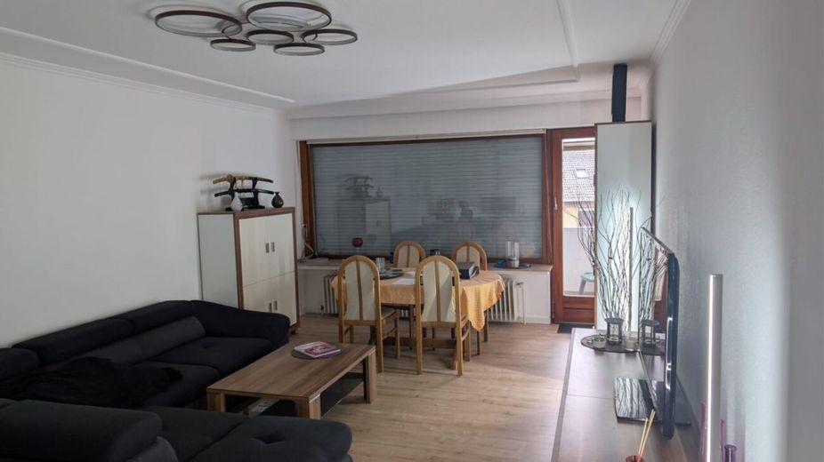 Solide Kapitalanlage: Vermietete 3-Zimmer-ETW mit Loggia &amp; Tiefgaragenstellplatz in Minden! – Wohnzimmer