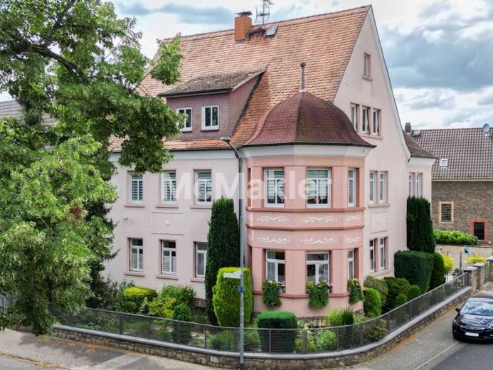 Villa élégante chargée d’histoire – Immeuble résidentiel représentatif dans un quartier calme de Hainstadt – Photo 1