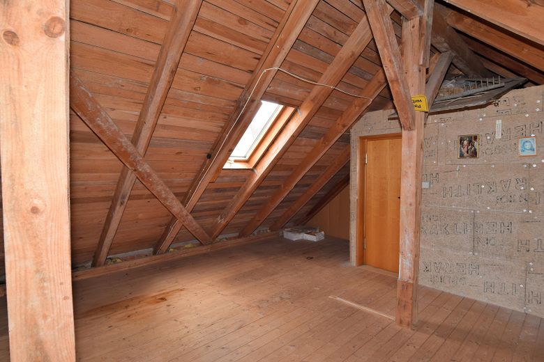 Schönes Stadthaus 140 m2 ohne Maklerprovision in 94333 Geiselhöring (Straubing/Haindling) – Dachausbau Option