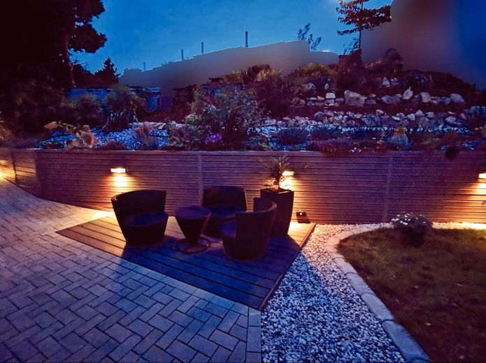 Moderne 3,5 Zimmer EG Wohnung 155 m² Wohnfläche + 190 m² Nutzfläche mit Balkonen & Terrasse & Garten – Gemütliche Terrasse und Garten