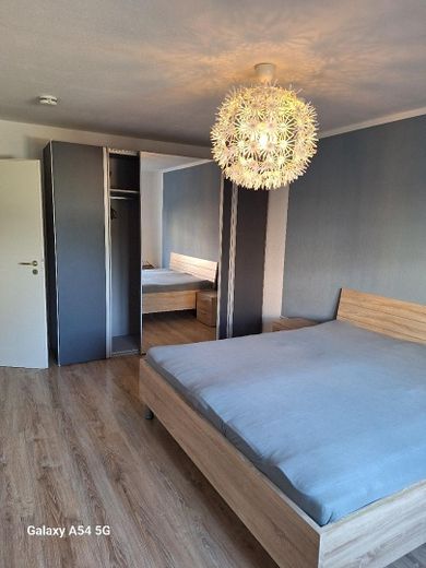 Appartamento completamente arredato sull’isola della Leine - 2 locali, 55 m² con terrazza e posto auto in garage sotterraneo – Schlafzimmer 1