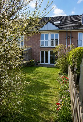 Tussenwoning met veel ruimte voor het gezin – Blick in Garten