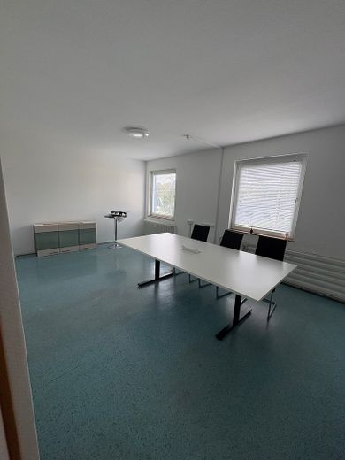 Комерційні офісні приміщення з характером ательє та видом на природу – Büro