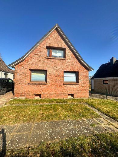 Charmante maison individuelle à Reinfeld – grand terrain, très bien isolée et immédiatement habitable ! – Foto 1