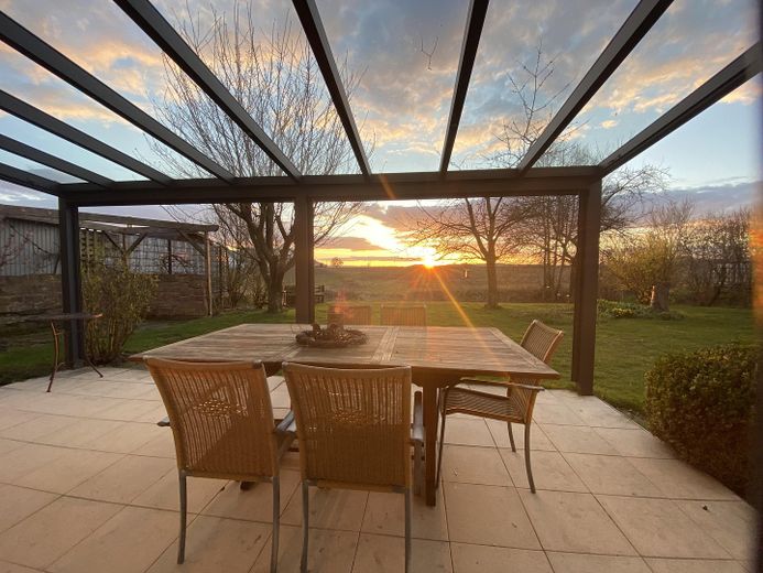 Field-edge location & sunset, detached single-family house with 224 sqm and PV system – herrlicher Blick am Abend