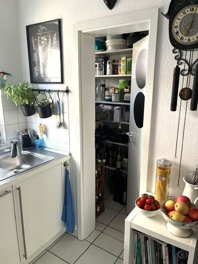 Hochwertige helle 3-Zi.-Whg., Einbauküche u. Balkon, in modernem 4-Fam.-Haus, Bestwohnlage Groovnähe – Abstellkammer