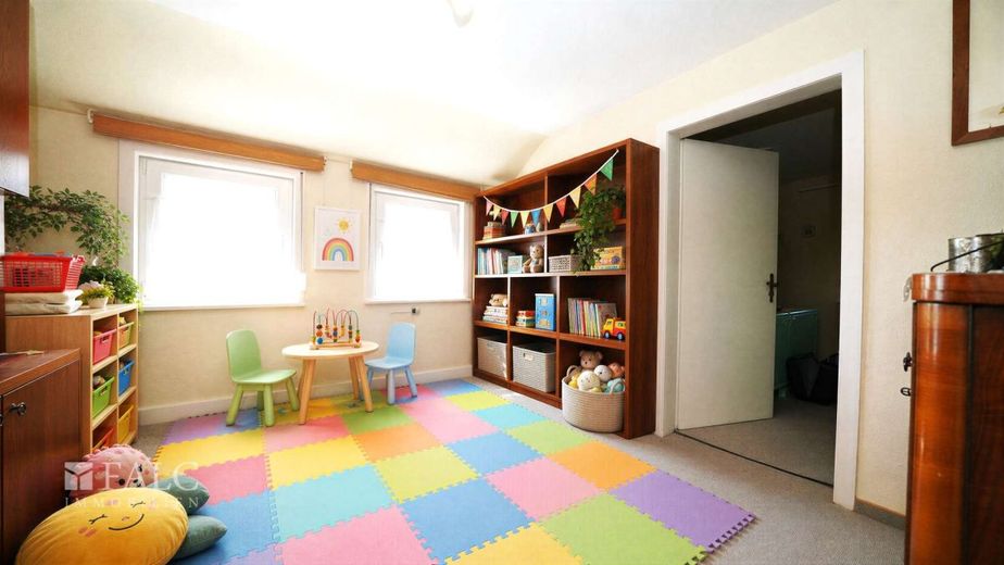 Alles was das Eigentum begehrt! Idyllisches Einfamilienhaus mit viel Potenzial - FALC Immobilien – oder als Zwischenraum für Kids