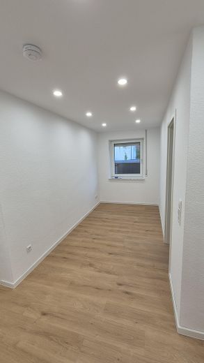 Modernes Wohnglück: Frisch sanierte 3-Zimmer-Wohnung mit Tageslichtbad & Multisplit-Klimatisierung – Essbereich