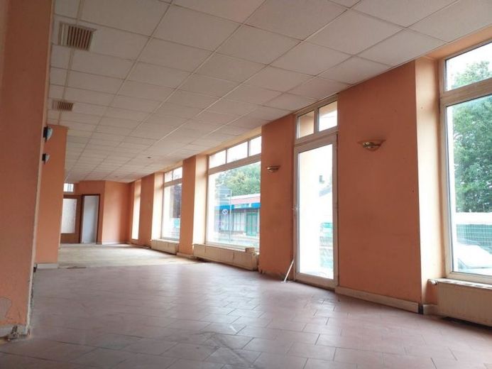 Ladengeschäft / Lokal im Erdgeschoss eines MFH, gut sichtbar an viel befahrener Straße, Bahnhofstr., Ecke Güterbahnhofstr. in Glauchau – Foto 1