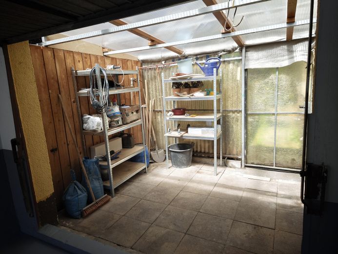 Świeżo wyremontowane/odnowione 3-pokojowe mieszkanie w Gaggenau-Ottenau – Abstellraum hinter der Garage
