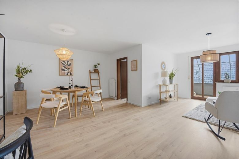 Renovierte 2,5-Zimmer-Wohnung mit Balkon, Einbauküche und Tiefgaragenstellplatz in Ostfildern – Essen