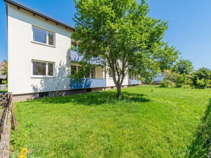 Ruhiges Wohnen in Buckenhof: 4-Zi.-DG-Wohnung mit Keller – Foto 1