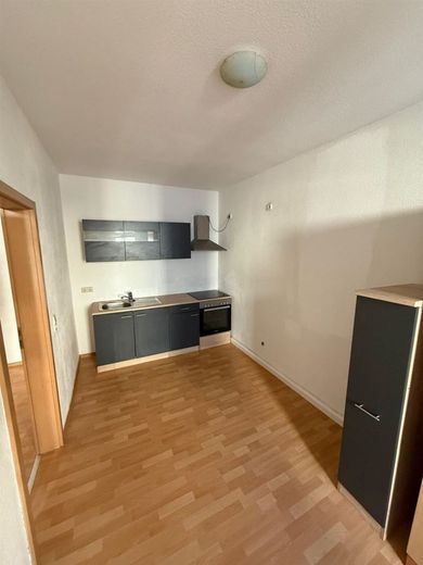 Großzügige Hinterhaus 2-Zimmer mit Laminat, EBK und Wannenbad in uninaher Lage! – PHOTO-2026-03-04-08-55-20_2
