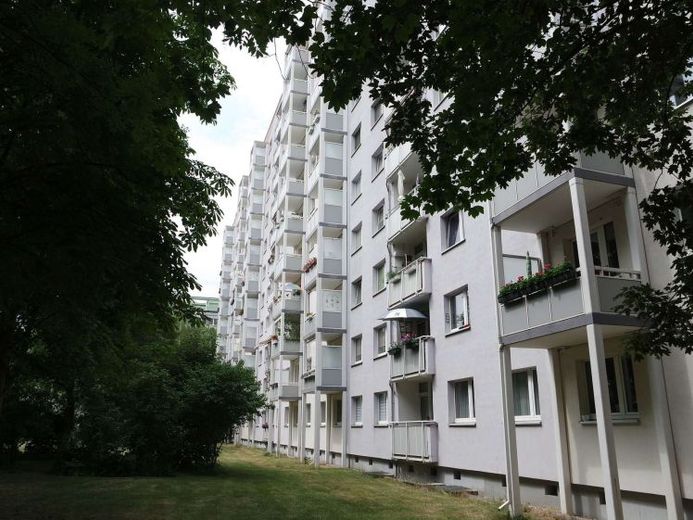 Zentrum Ost - kleine 3-Raumwohnung mit Balkon, Lift und Wannenbad in ruhiger Lage – फोटो 1
