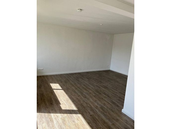 Moderne 3-Zimmer-Wohnung mit BALKON und EINBAUKÜCHE – Ansicht II: Wohn- und Esszimm…