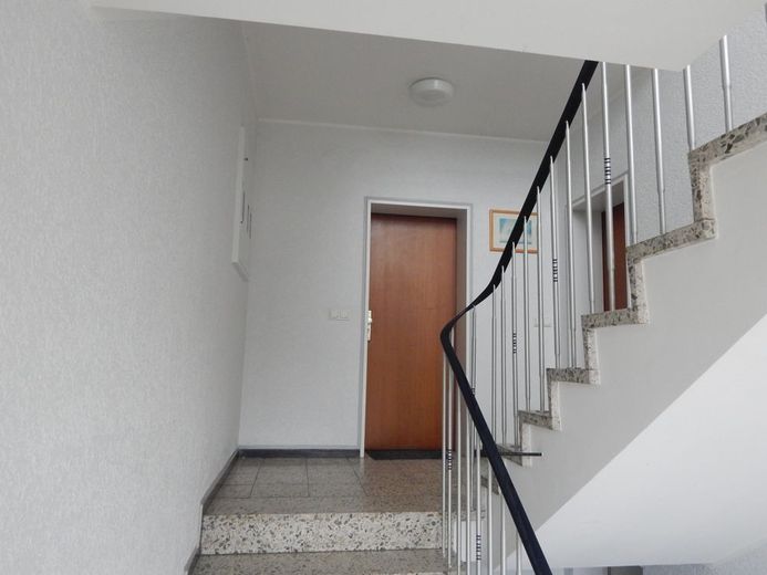 **Einziehen &amp; wohlfühlen - Ihre neue 2-Zimmer-Wohnung in Opladen** – Treppenhaus