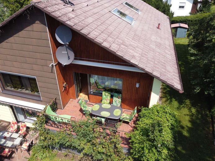 Mehrgenerationenhaus mit Wohlfühlfaktor und viel Raum zur Entfaltung – Außenansicht 7