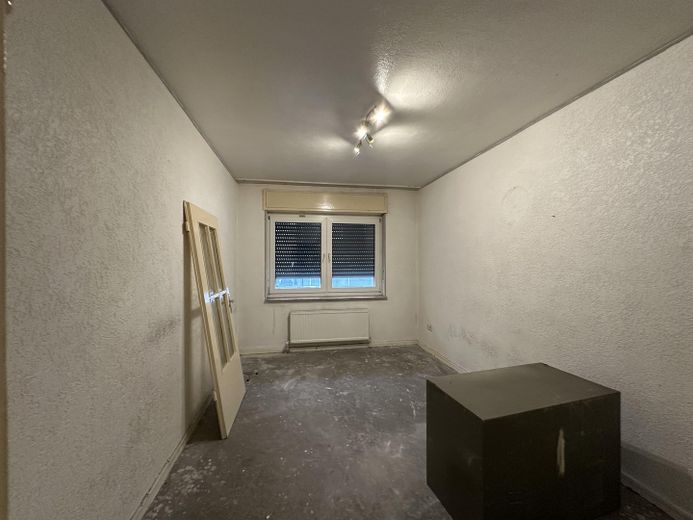 Lokal handlowy o powierzchni 95 m² z dużą witryną i potencjałem klientów z ulicy | Atrakcyjny bonus na remont! – 1. Raum 