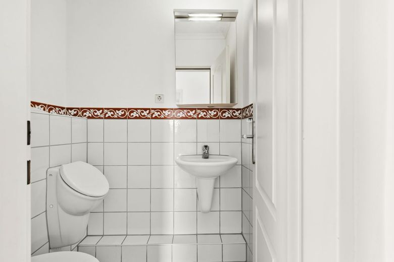 Sonnige Balkonwohnung mit Stellplatz in Halstenbek – Badezimmer 2