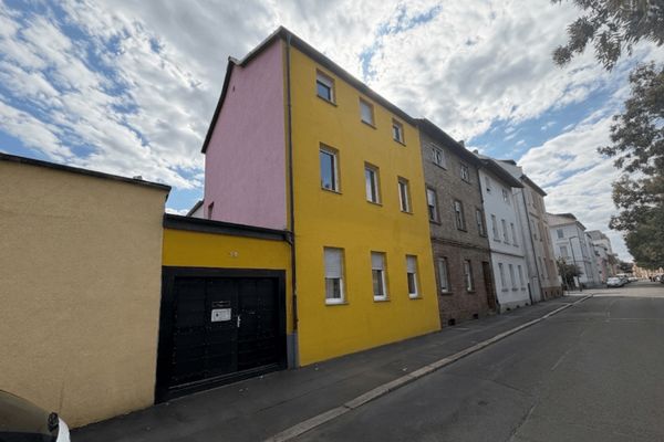 Zweifamilienhaus mit Ausbaupotenzial – ideal für Kapitalanleger oder Mehrgenerationenwohnen